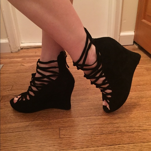 B. Makowsky Amie caged sandal - Picture 3 of 8